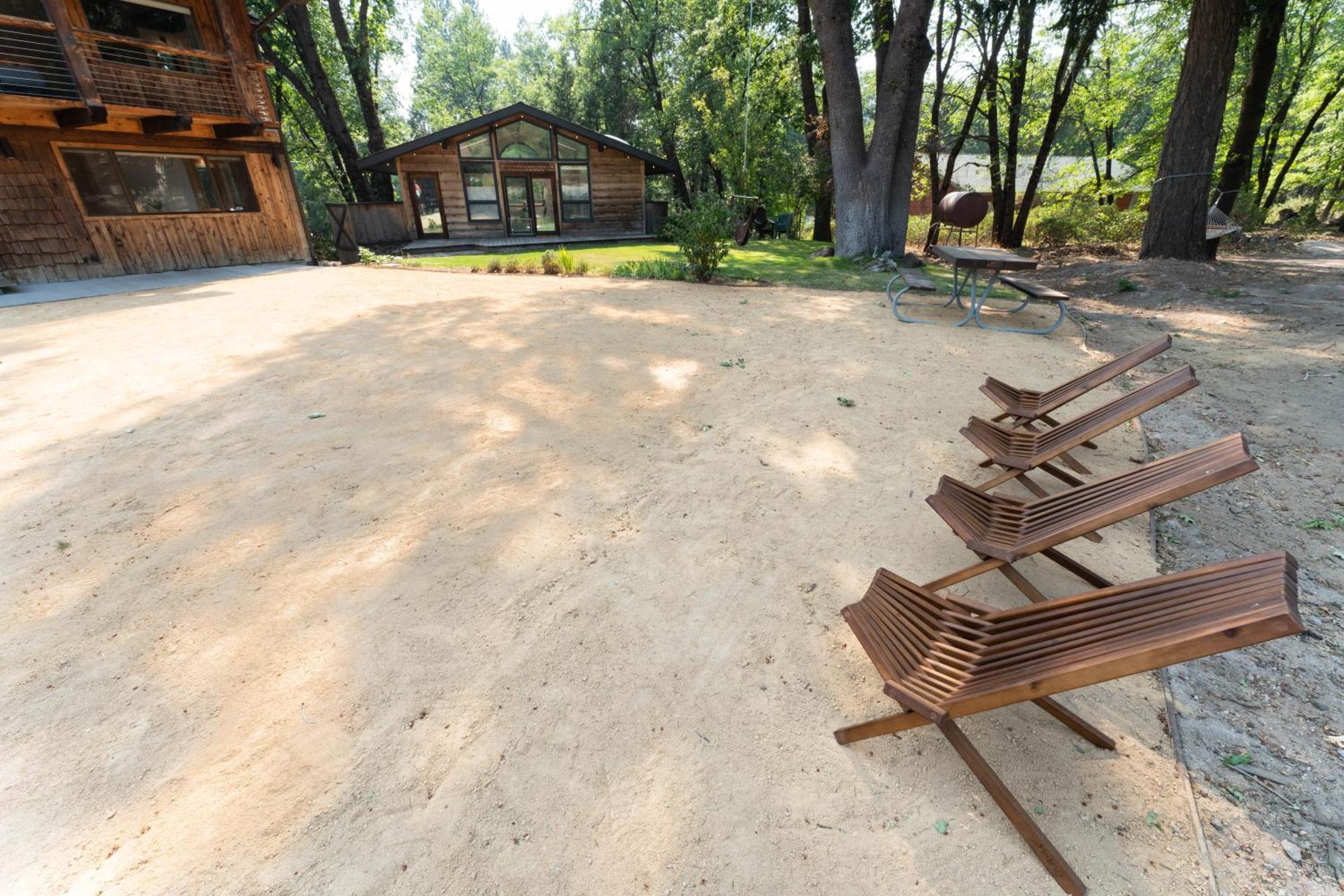 Basecamp Lodge Mount Shasta Exterior photo