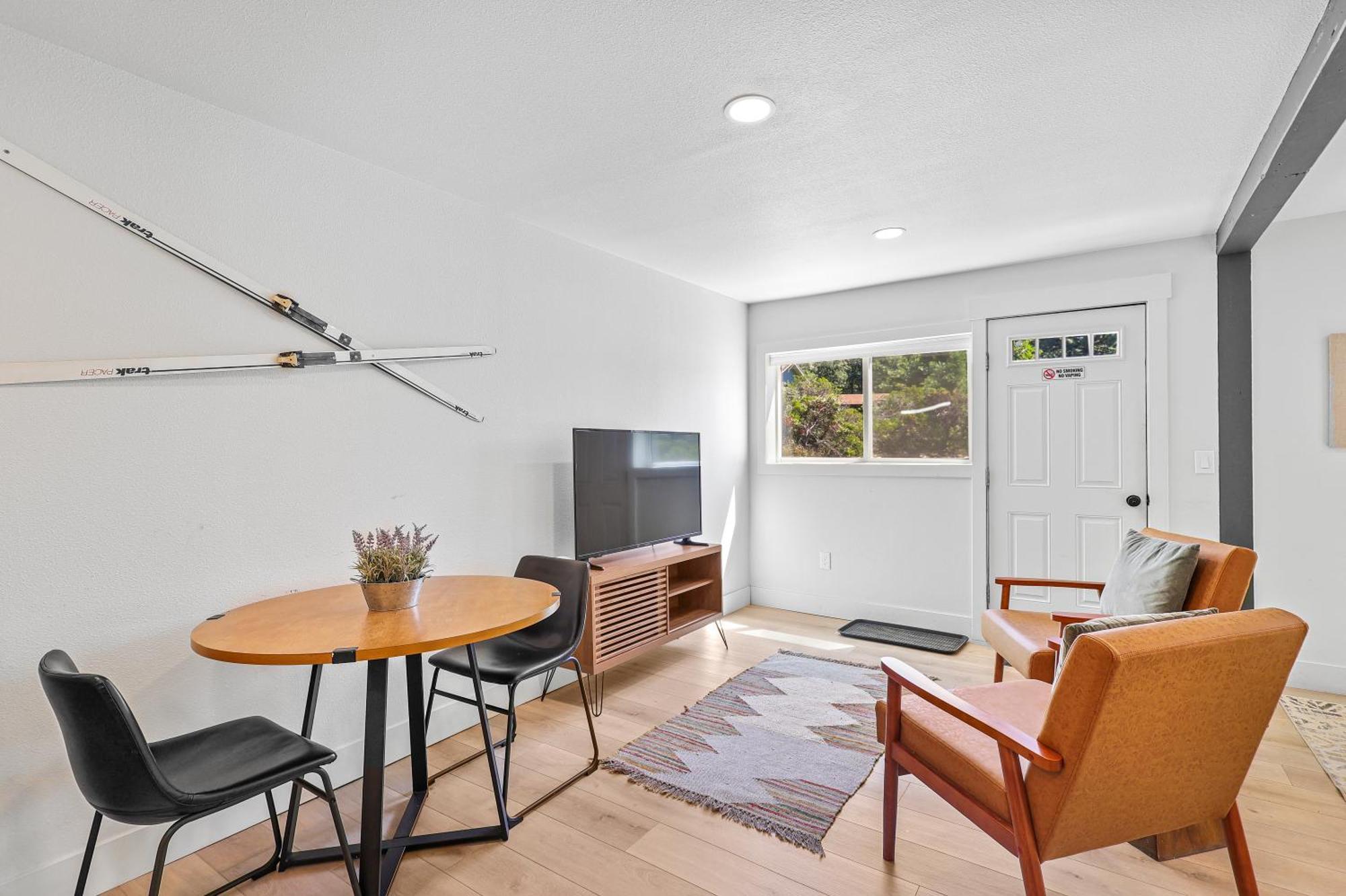 Basecamp Lodge Mount Shasta Room photo