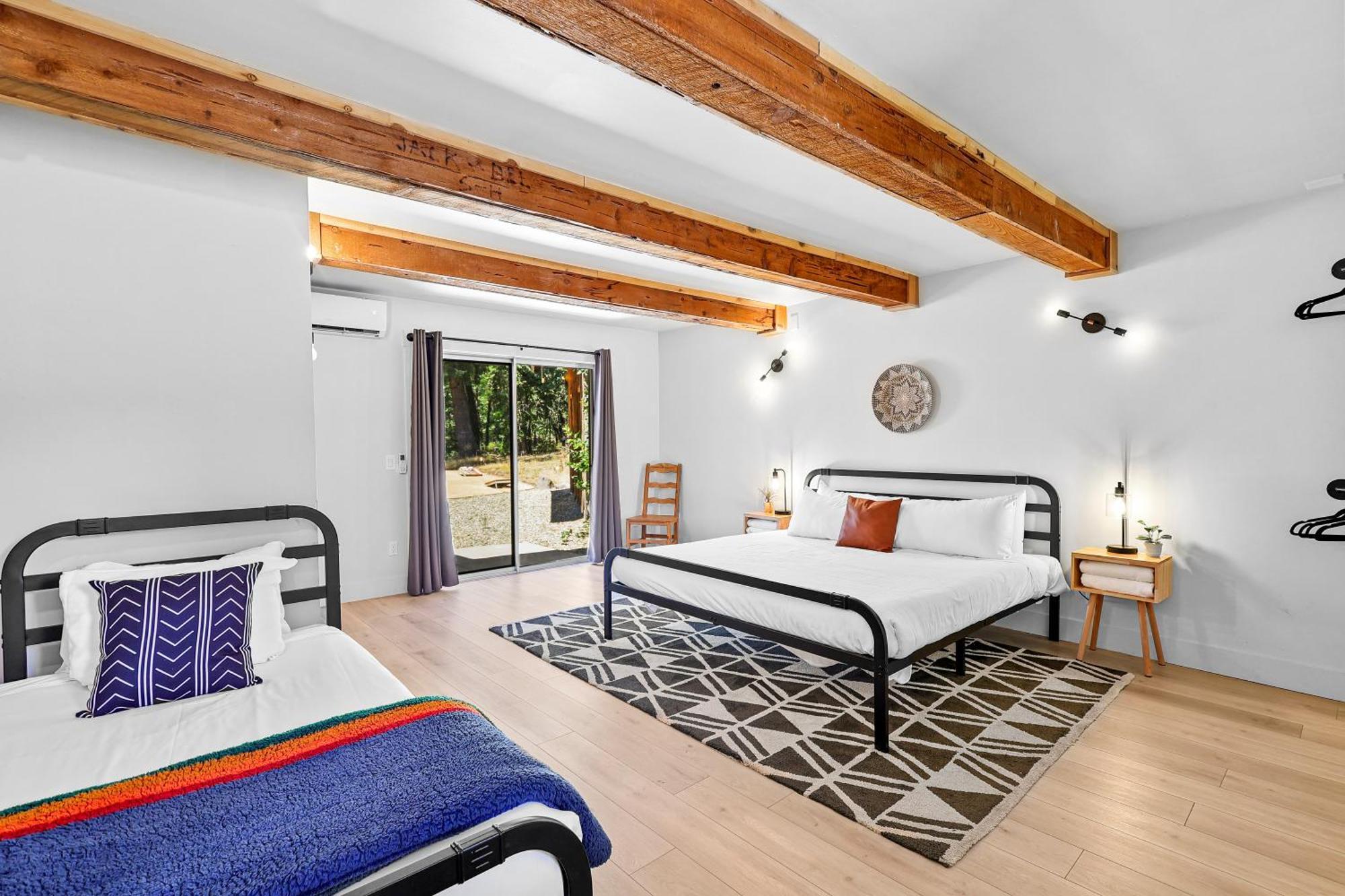 Basecamp Lodge Mount Shasta Room photo