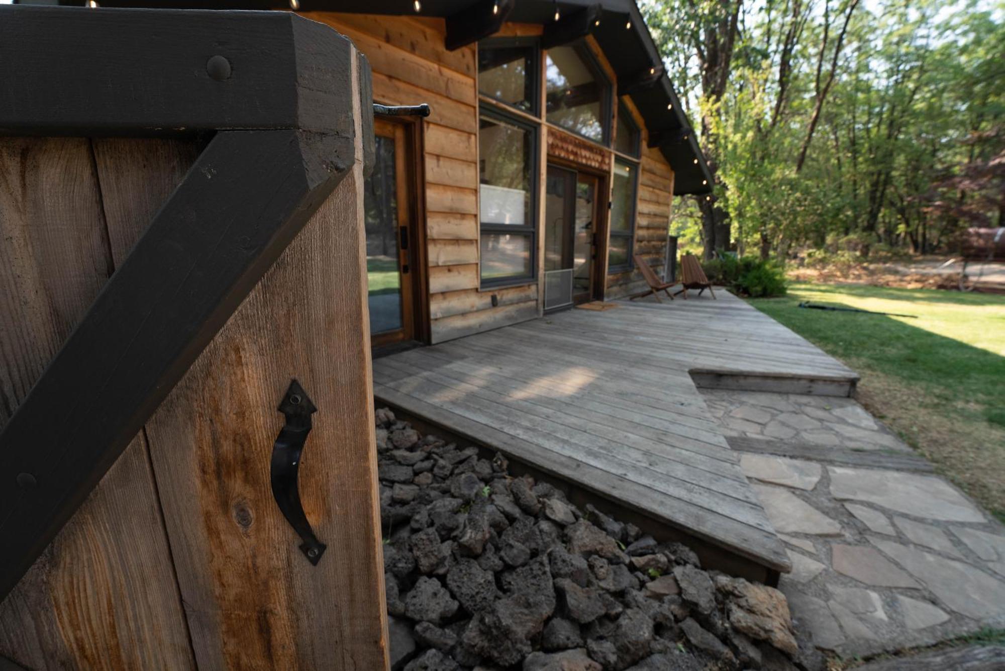 Basecamp Lodge Mount Shasta Room photo