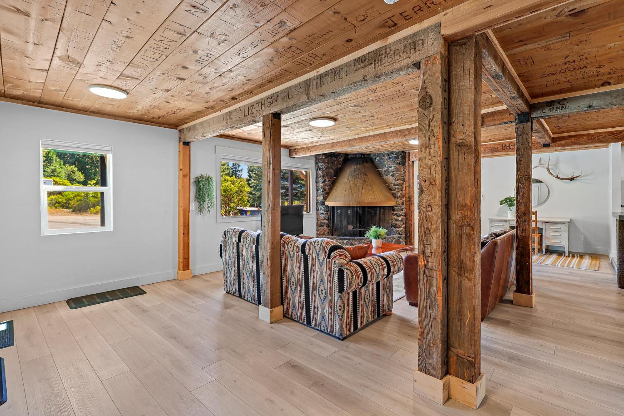 Basecamp Lodge Mount Shasta Room photo