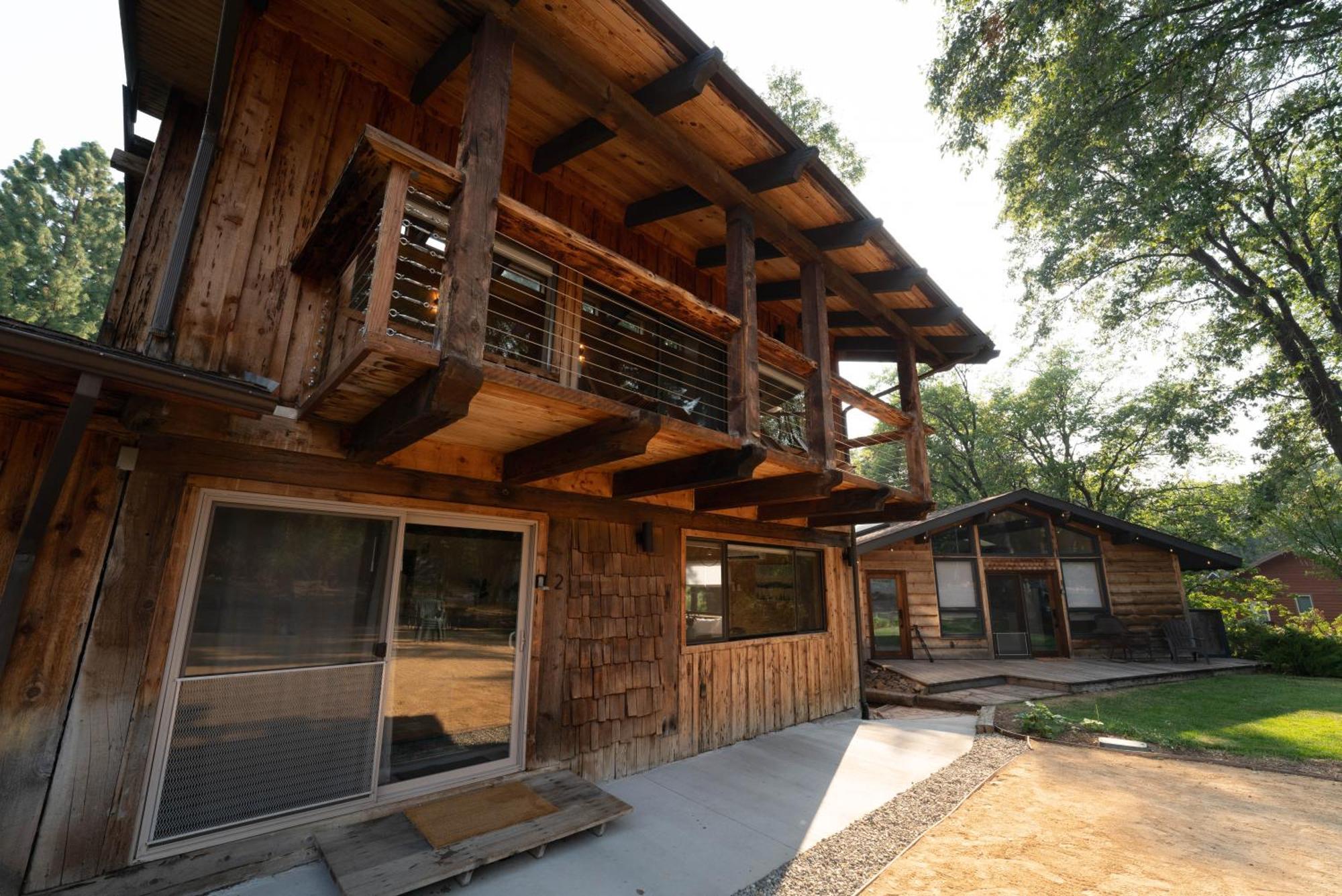 Basecamp Lodge Mount Shasta Exterior photo
