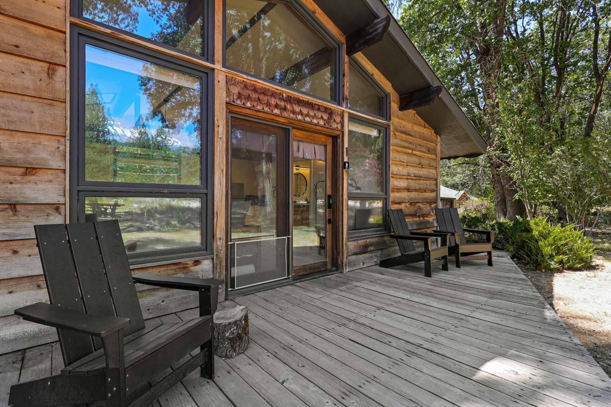 Basecamp Lodge Mount Shasta Exterior photo