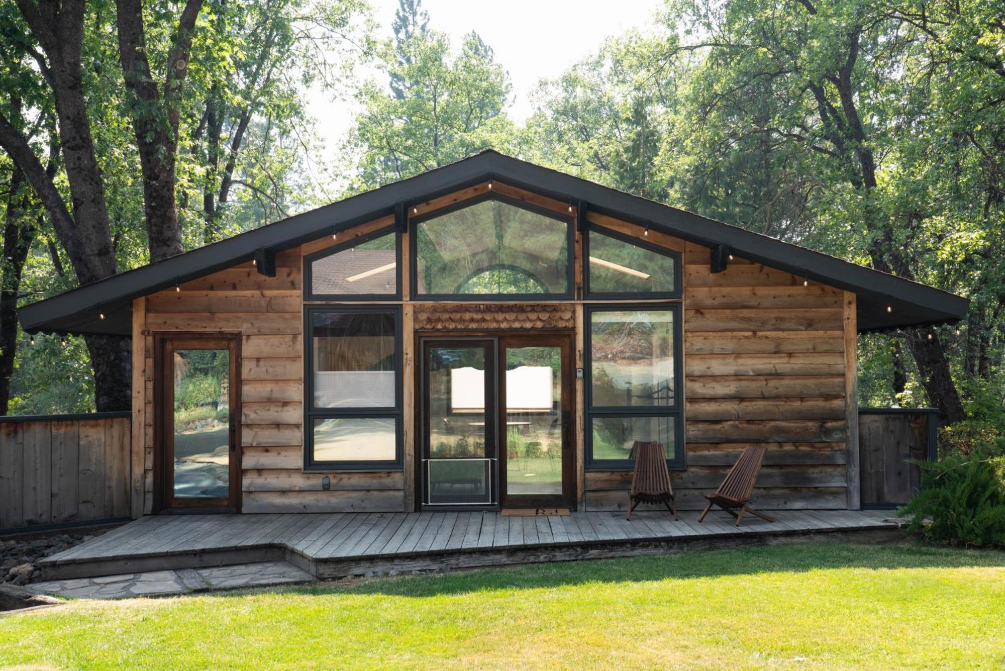 Basecamp Lodge Mount Shasta Exterior photo