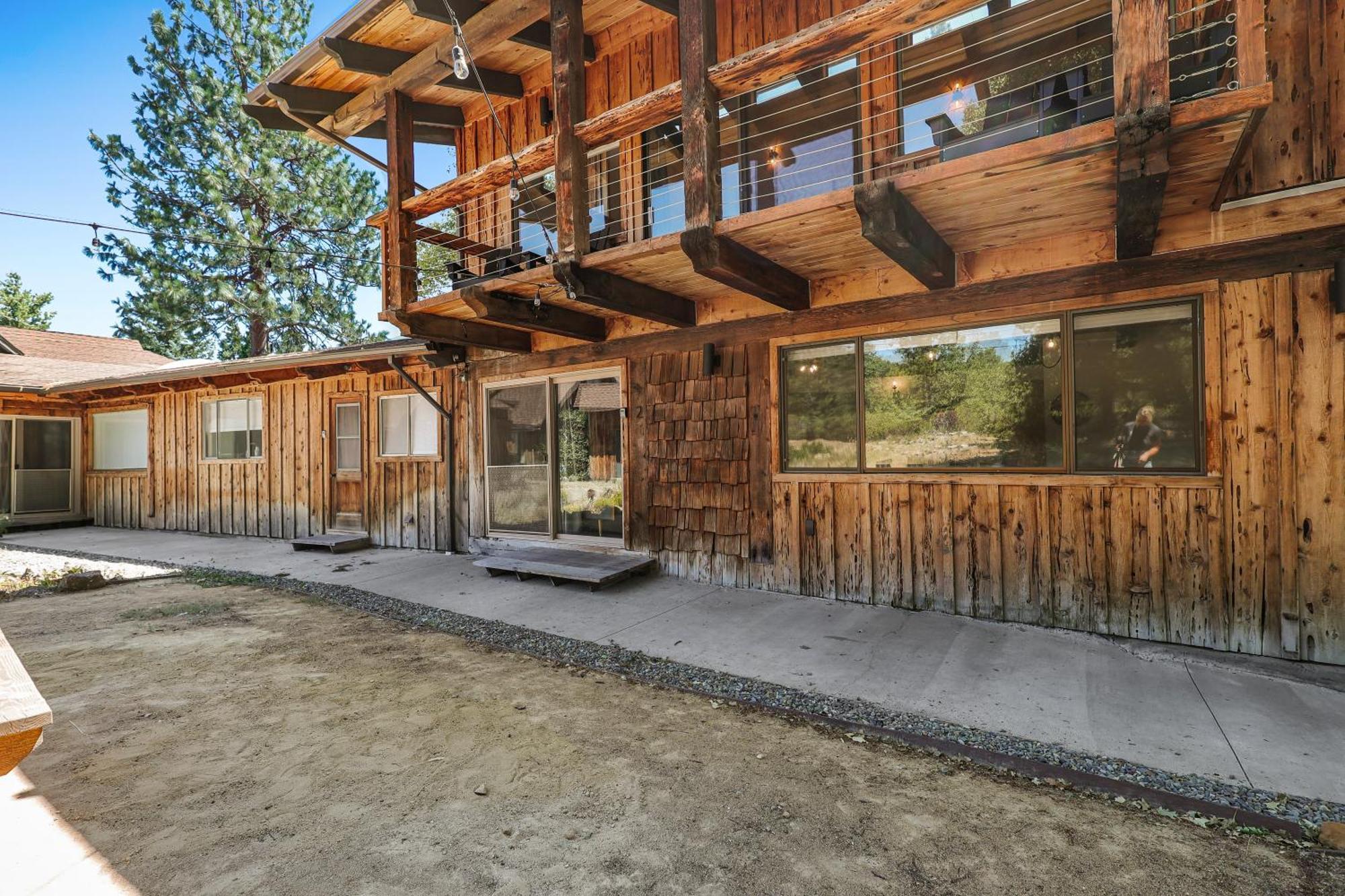Basecamp Lodge Mount Shasta Exterior photo