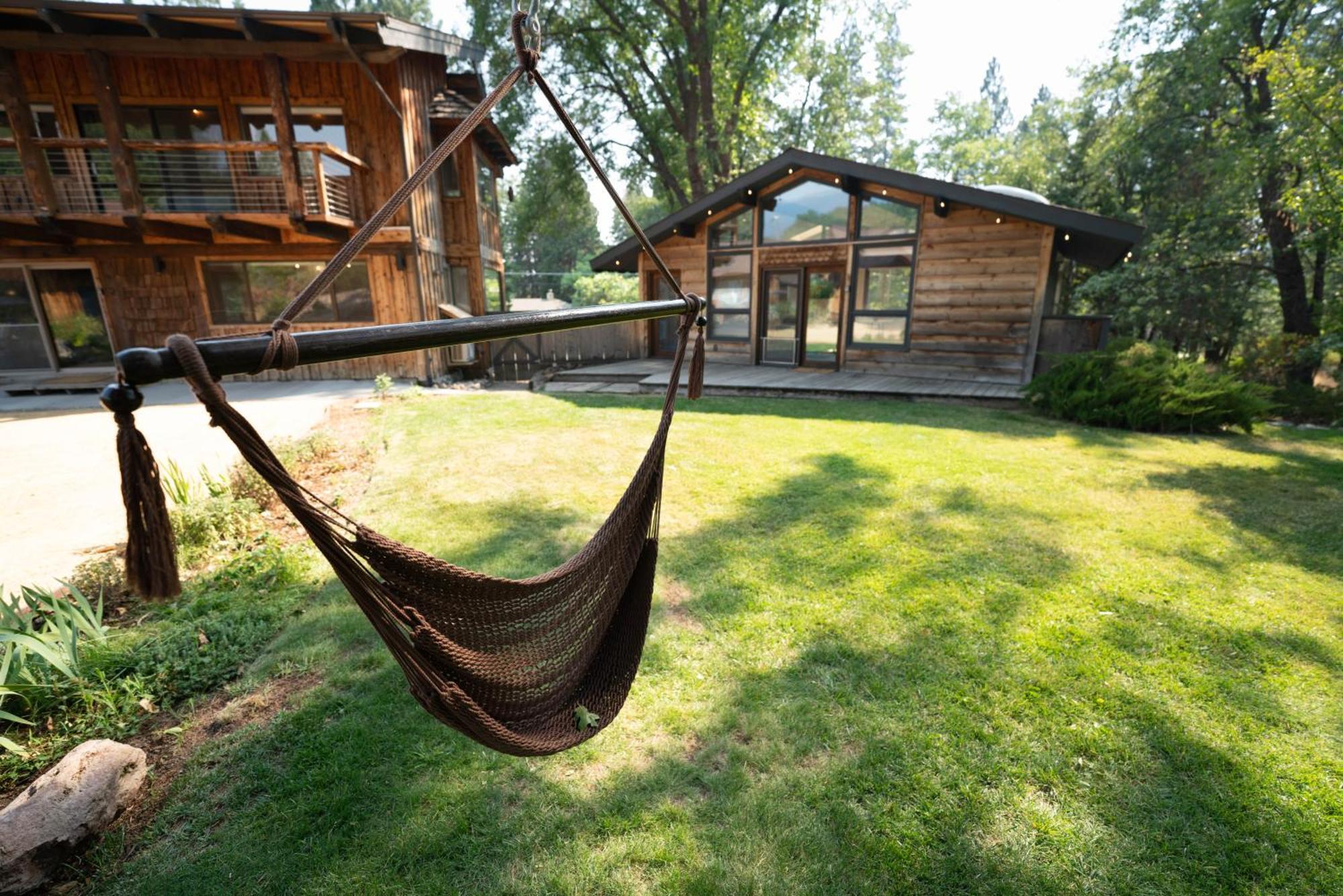 Basecamp Lodge Mount Shasta Exterior photo